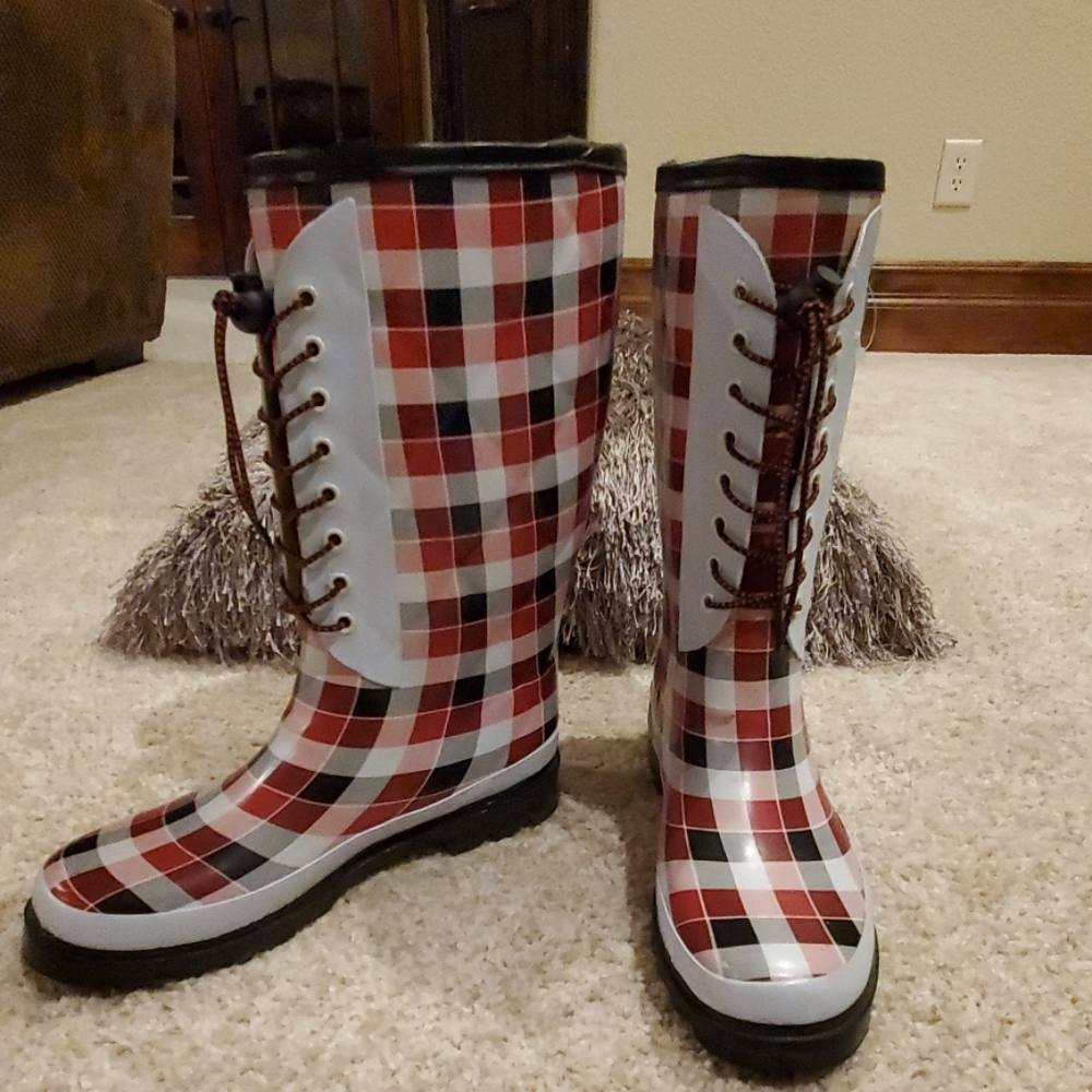 SUPER CUTE RAIN BOOTS